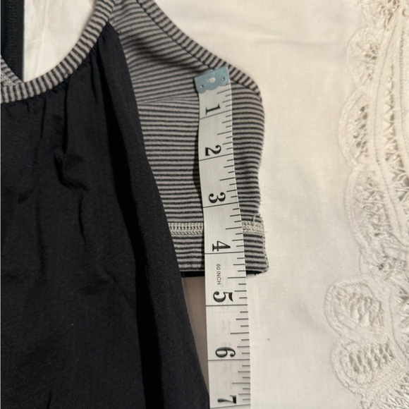 Stylish Black and Gray Lululemon top #125 - Picture 5 of 7